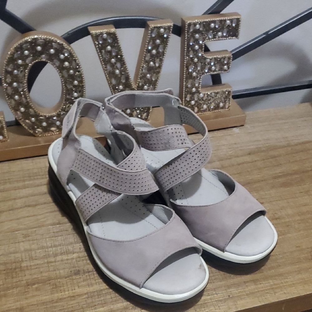 JBU Jambu Lilly Sandals Womens Sz 6.5 Grey Leather Strappy Block 2" Heel Walking